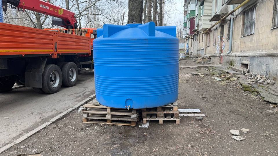 В Снежном продолжается работа по обеспечению жителей водой В Снежном продолжается работа по обеспечению жителей водой