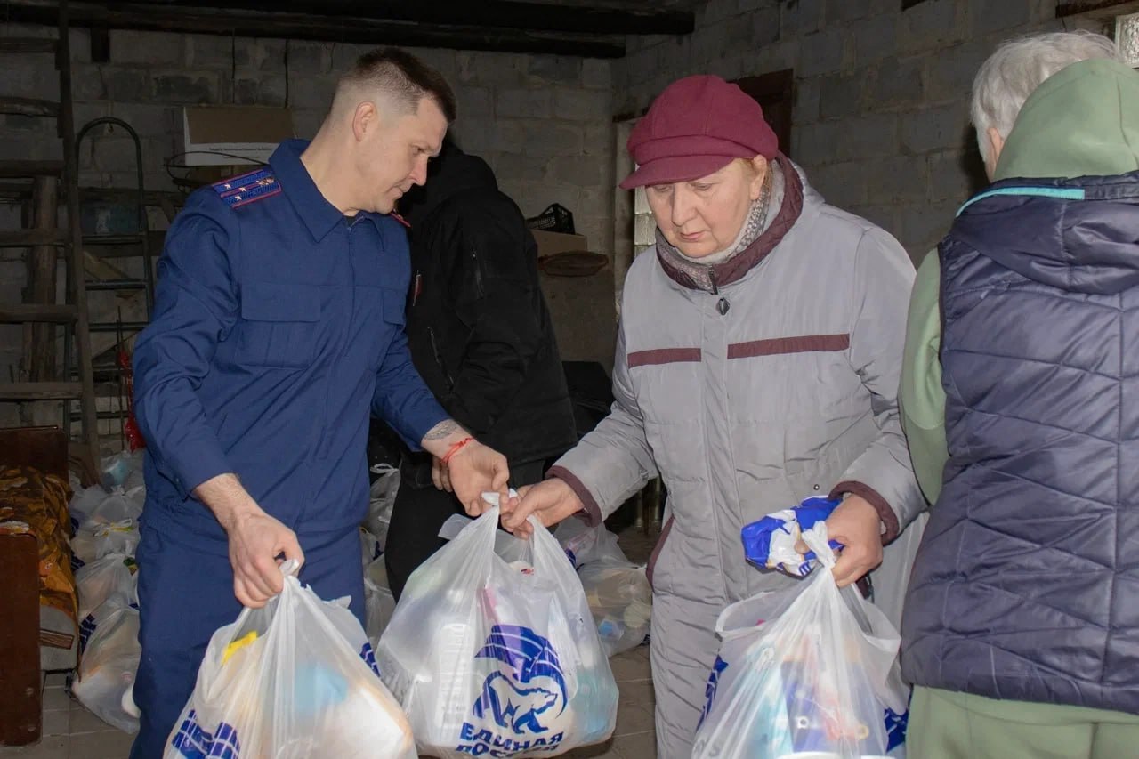 Региональное следственное управление и дружинники доставили гуманитарную помощь в Спартак и Весёлое Региональное следственное управление и дружинники доставили гуманитарную помощь в Спартак и Весёлое