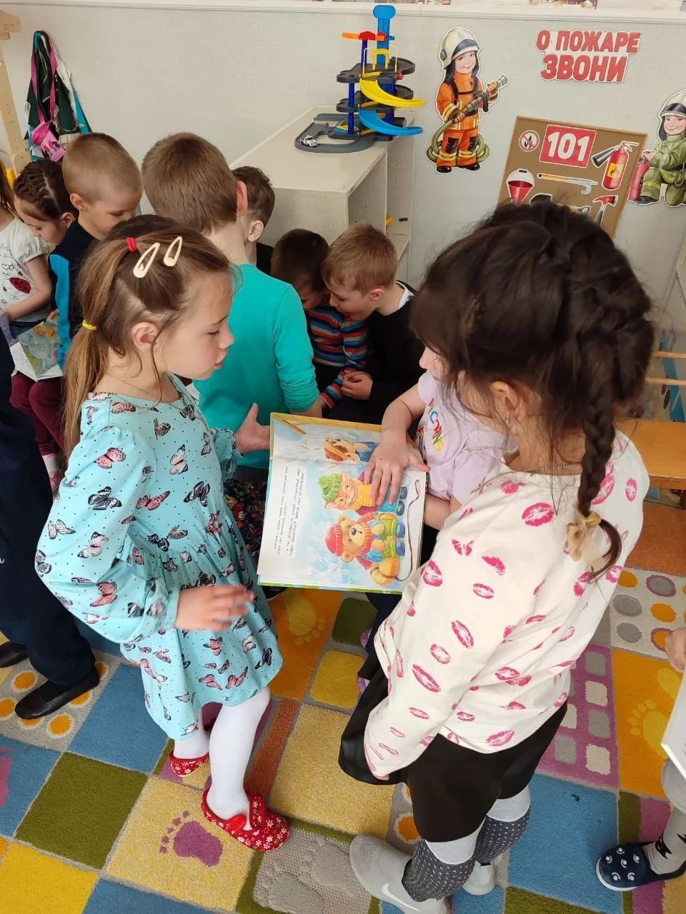 В рамках Недели детской книги сотрудники Зуевской библиотеки-филиала №5 провели для воспитанников ГКДОУ «Детский сад №13 г.о. Харцызск» литературную игру «О пользе вредных советов» (по произведениям Э. Успенского и Г. Остера) В рамках Недели детской книги сотрудники Зуевской библиотеки-филиала №5 провели для воспитанников ГКДОУ «Детский сад №13 г.о. Харцызск» литературную игру «О пользе вредных советов» (по произведениям Э. Успенского и Г. Остера)