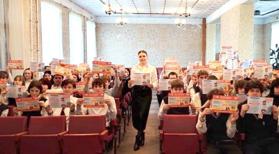 Полицейские ведут профилактическую работу со школьниками Полицейские ведут профилактическую работу со школьниками