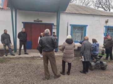 Начальник Коммунаровского территориального отдела Владимир Кистенюк провёл встречу с жителями села Белая Каменка