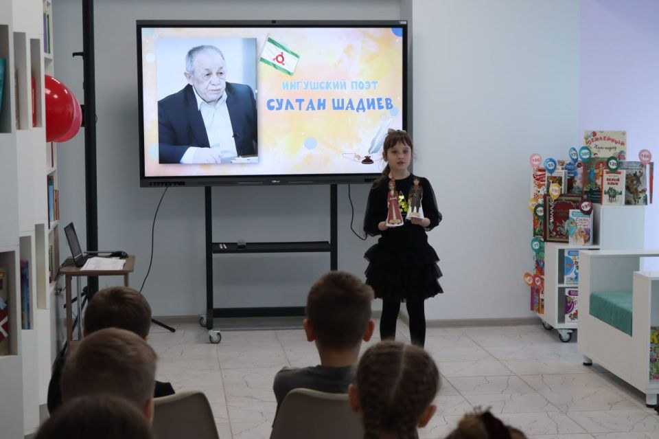 Поэтическое крылечко «Стихи – друзья хорошие» Поэтическое крылечко «Стихи – друзья хорошие»