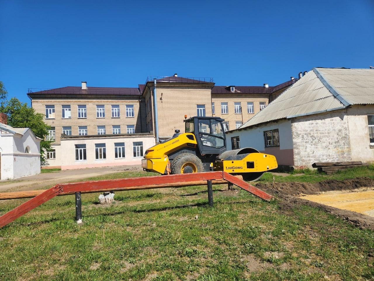 Регион-шеф заключил контракты на ремонт образовательных учреждений