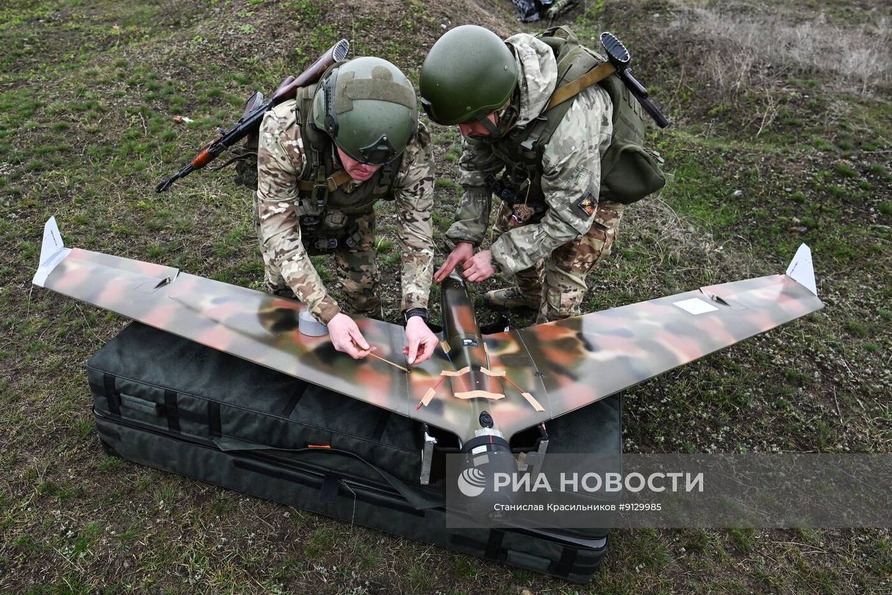 Кадры боевой работы расчёта разведывательных БЛА ZALA Z-16 группировки войск «Центр» на Добропольском направлении Кадры боевой работы расчёта разведывательных БЛА ZALA Z-16 группировки войск «Центр» на Добропольском направлении