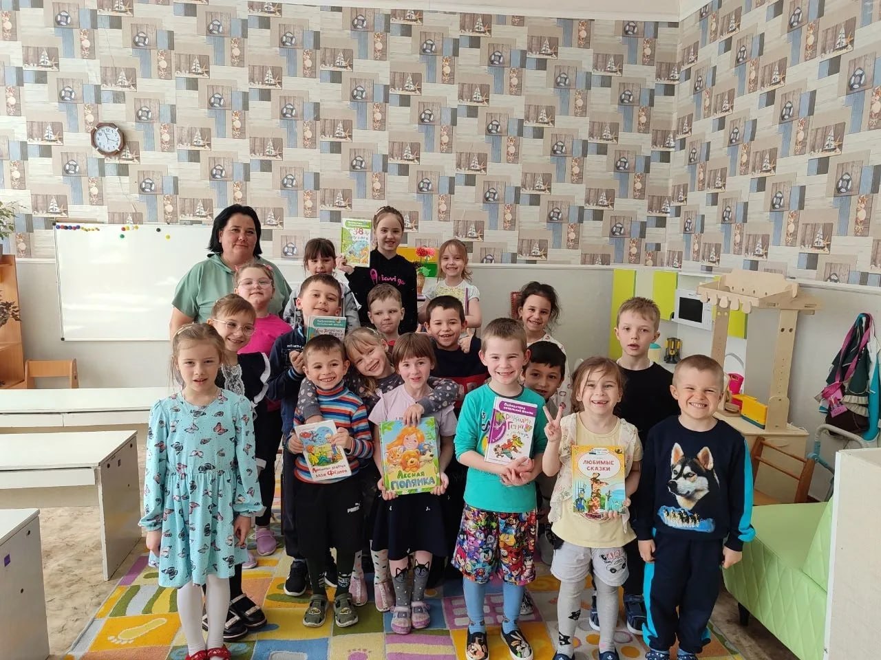 В рамках Недели детской книги сотрудники Зуевской библиотеки-филиала №5 провели для воспитанников ГКДОУ «Детский сад №13 г.о. Харцызск» литературную игру «О пользе вредных советов» (по произведениям Э. Успенского и Г. Остера) В рамках Недели детской книги сотрудники Зуевской библиотеки-филиала №5 провели для воспитанников ГКДОУ «Детский сад №13 г.о. Харцызск» литературную игру «О пользе вредных советов» (по произведениям Э. Успенского и Г. Остера)