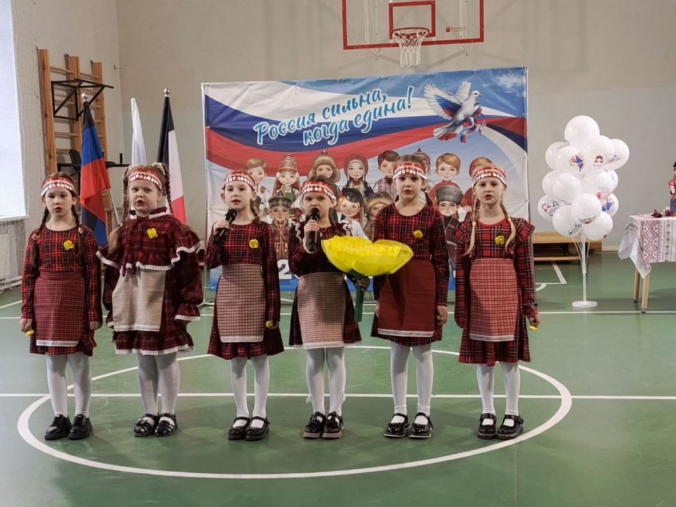 МАРАФОН ФЕСТИВАЛЕЙ ПРОДОЛЖАЕТСЯ: В ШКОЛЕ №4 ПРЕДСТАВИЛИ УДМУРТИЮ! МАРАФОН ФЕСТИВАЛЕЙ ПРОДОЛЖАЕТСЯ: В ШКОЛЕ №4 ПРЕДСТАВИЛИ УДМУРТИЮ!