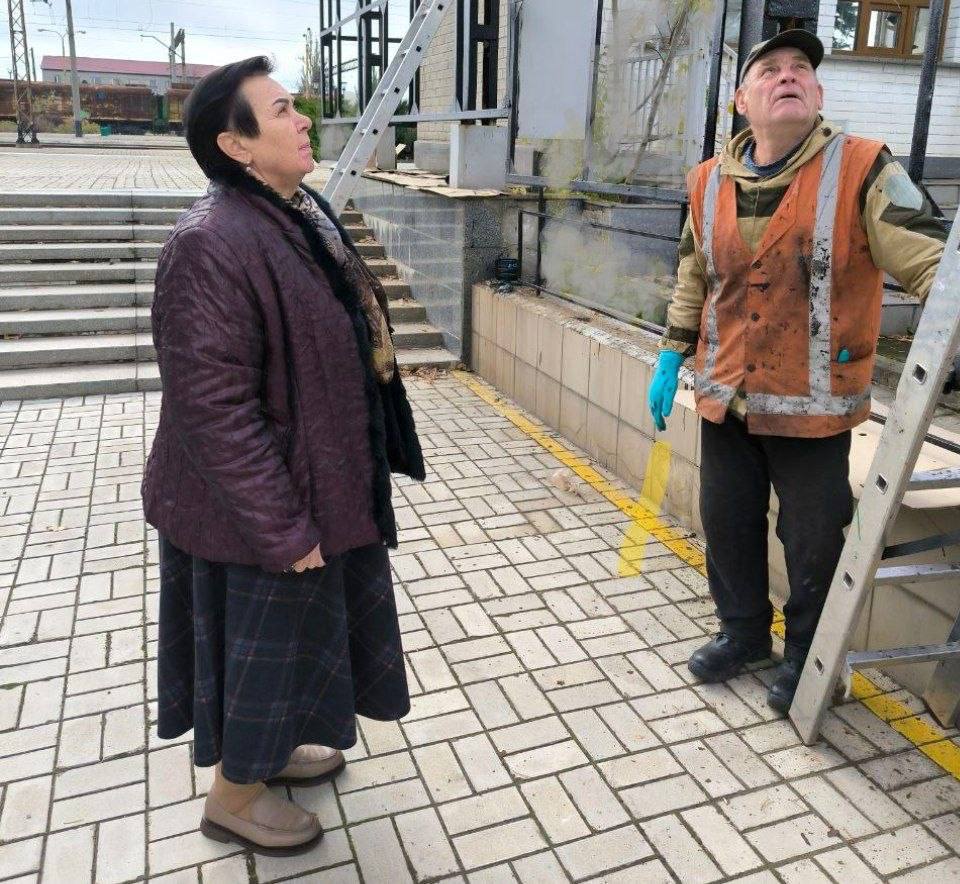 31 марта 2026 года представители Партии «Единой России» из Ясиноватского муниципального совета Елена Алипа, Владимир Сергиенко и Сергей Куксенко провели встречи с жителями округа 31 марта 2026 года представители Партии «Единой России» из Ясиноватского муниципального совета Елена Алипа, Владимир Сергиенко и Сергей Куксенко провели встречи с жителями округа