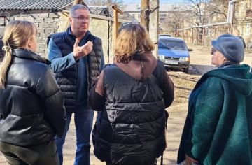 31 марта 2026 года представители Партии «Единой России» из Ясиноватского муниципального совета Елена Алипа, Владимир Сергиенко и Сергей Куксенко провели встречи с жителями округа