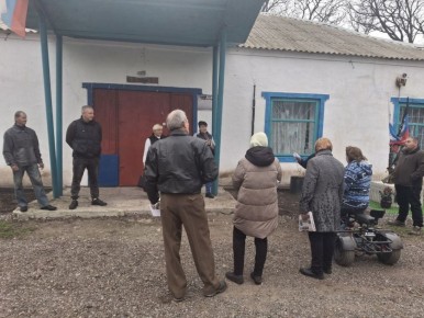 Начальник Коммунаровского территориального отдела Владимир Кистенюк провёл встречу с жителями села Белая Каменка