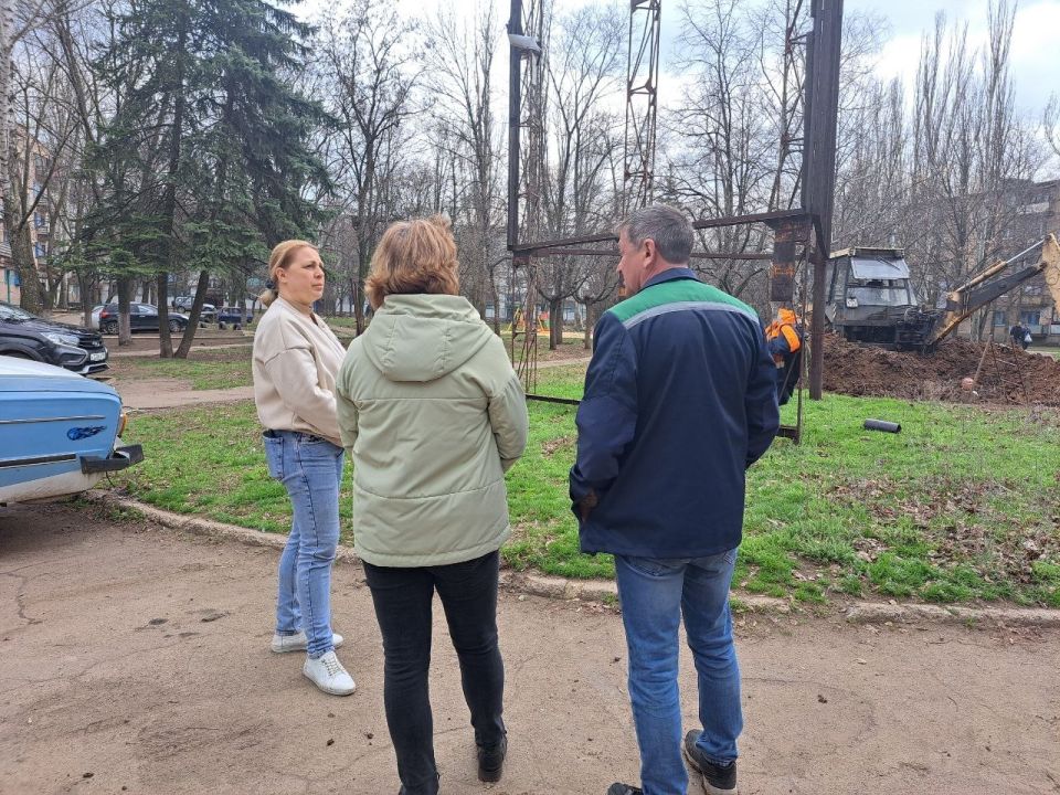 31 марта 2026 года, начальник Светлодарского территориального отдела управления по работе с территориальными органами администрации городского округа Дебальцево Юлия Шевченко встретилась с жителями города Светлодарск 31 марта 2026 года, начальник Светлодарского территориального отдела управления по работе с территориальными органами администрации городского округа Дебальцево Юлия Шевченко встретилась с жителями города Светлодарск