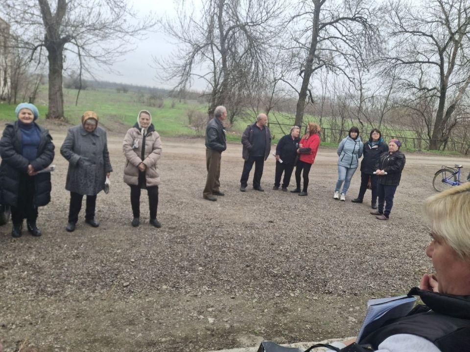Начальник Коммунаровского территориального отдела Владимир Кистенюк провёл встречу с жителями села Белая Каменка Начальник Коммунаровского территориального отдела Владимир Кистенюк провёл встречу с жителями села Белая Каменка