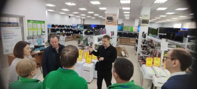 Михаил Меренков: Заместитель руководителя Управы Буденновского внутригородского района Администрации городского округа Донецк Геннадий Хоменок совместно с депутатом Донецкого городского совета Владимиром Кириченко провел...