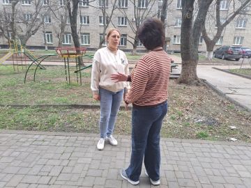 31 марта 2026 года, начальник Светлодарского территориального отдела управления по работе с территориальными органами администрации городского округа Дебальцево Юлия Шевченко встретилась с жителями города Светлодарск