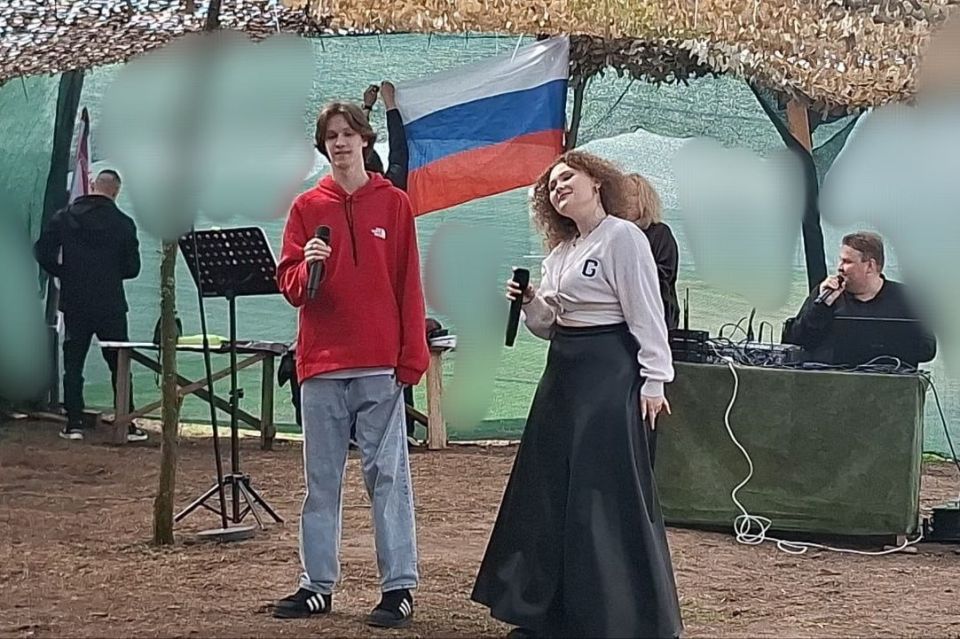 Участники фронтовой агитбригады Шахтёрского округа поддержали бойцов на передовой Участники фронтовой агитбригады Шахтёрского округа поддержали бойцов на передовой