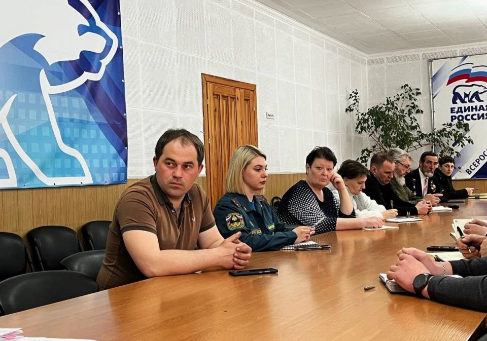 1 апреля, заместитель главы администрации городского округа Дебальцево Евгений Глебов провел рабочее совещание, основной темой которого стало приведение в надлежащий вид памятных мест и общее благоустройство округа 1 апреля, заместитель главы администрации городского округа Дебальцево Евгений Глебов провел рабочее совещание, основной темой которого стало приведение в надлежащий вид памятных мест и общее благоустройство округа