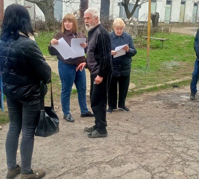 Сегодня, 1 апреля заместитель руководителя Управы Кировского района Ирина Воронина провела встречу с жителями ул. Кремлевская, 17