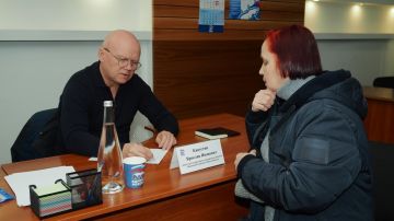 Сотрудники предприятия "Вода Донбасса" продолжают проводить встречи с жителями, поддерживая открытый диалог и отвечая на актуальные вопросы