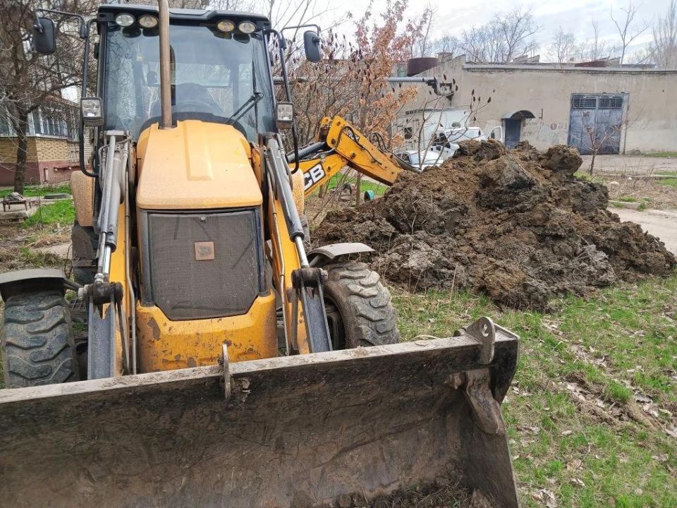 Аварийно-восстановительный отряд Кузбасса устранил повреждения на сетях водоснабжения в Горловке
