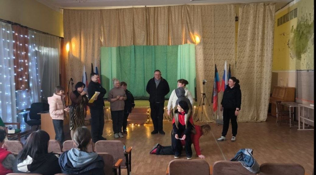 1 апреля в "Светлодарском ДК" п.Новолуганское прошло тематическое развлекательное мероприятие "День театральных миниатюр" 1 апреля в "Светлодарском ДК" п.Новолуганское прошло тематическое развлекательное мероприятие "День театральных миниатюр"