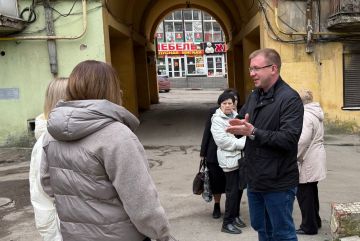 Управляющий делами Управы Ворошиловского внутригородского района Администрации городского округа Донецк Тарасов Никита встретился с населением