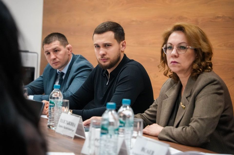 Дмитрий Огилец и Ярослав Лисобей приняли участие в расширенном заседании о системном подходе к вовлечению ветеранов СВО в адаптивный спорт Дмитрий Огилец и Ярослав Лисобей приняли участие в расширенном заседании о системном подходе к вовлечению ветеранов СВО в адаптивный спорт