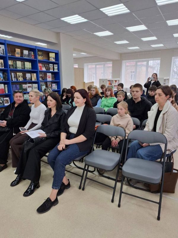 Профилактика начинается с осознанного выбора: в Харцызске прошел кинопоказ документального фильма «Предательство» Профилактика начинается с осознанного выбора: в Харцызске прошел кинопоказ документального фильма «Предательство»