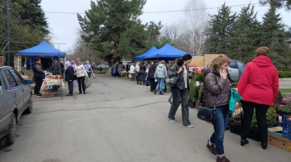 В поселке Старобешево прошла выездная торговая ярмарка В поселке Старобешево прошла выездная торговая ярмарка