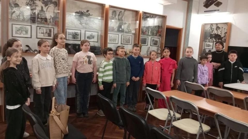 Школьники Старобешевской школы № 1 отметили юбилей композитора С. С. Прокофьва Школьники Старобешевской школы № 1 отметили юбилей композитора С. С. Прокофьва