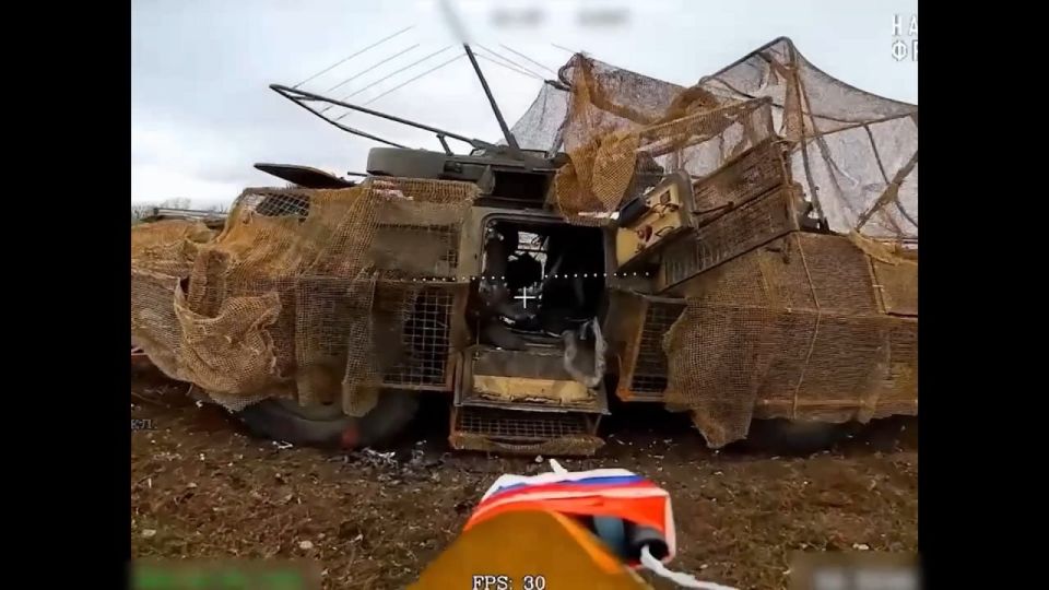 Уничтожение колонны ВСУ из танка M1A1 Abrams, двух БМП-2 и БТР M1117, пытавшейся зайти в село Гришино под Покровском Уничтожение колонны ВСУ из танка M1A1 Abrams, двух БМП-2 и БТР M1117, пытавшейся зайти в село Гришино под Покровском