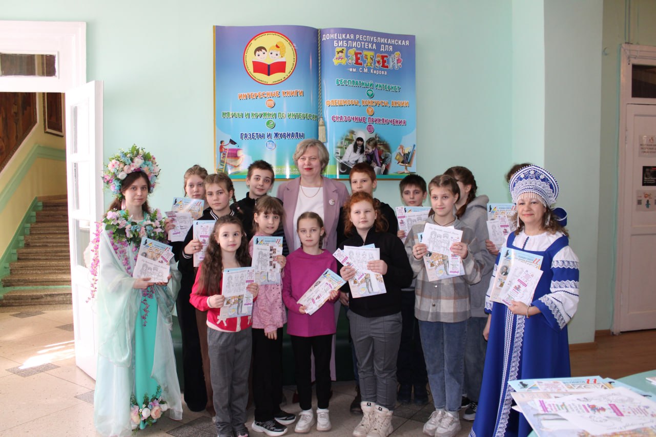 В Донецкой Народной Республике состоялось важное событие для сферы детского просвещения — Светлана Малахай и директор Донецкой республиканской библиотеки для детей имени С.М. Кирова Валентина Вязовая подписали Соглашение о... В Донецкой Народной Республике состоялось важное событие для сферы детского просвещения — Светлана Малахай и директор Донецкой республиканской библиотеки для детей имени С.М. Кирова Валентина Вязовая подписали Соглашение о...