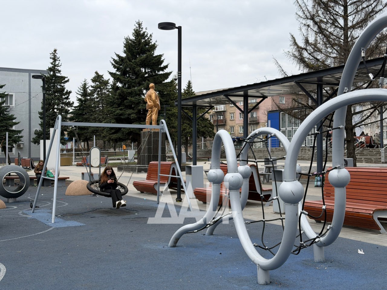 Снежное преображается!. Ловите кадры с центральной площади «Снежинка»