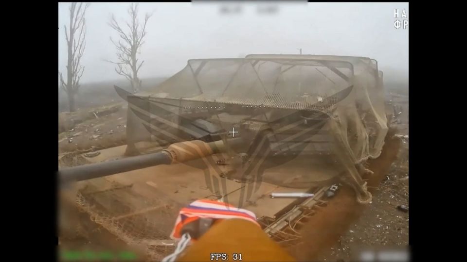 Уничтожение колонны ВСУ из танка M1A1 Abrams, двух БМП-2 и БТР M1117, пытавшейся зайти в село Гришино под Покровском Уничтожение колонны ВСУ из танка M1A1 Abrams, двух БМП-2 и БТР M1117, пытавшейся зайти в село Гришино под Покровском