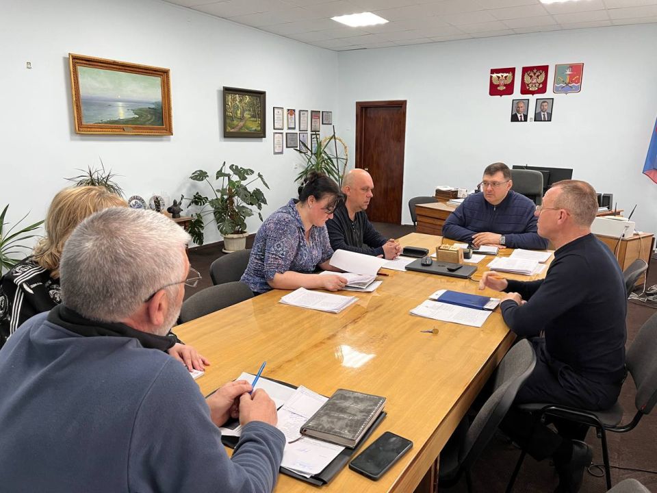 Василий Овчаров: Сегодня, 1 апреля, провел оперативное совещание по рабочим вопросам с участием заместителей Главы и руководителей структурных подразделений Администрации округа