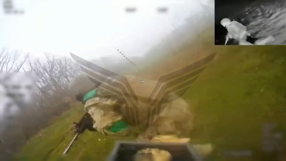 Уничтожение колонны ВСУ из танка M1A1 Abrams, двух БМП-2 и БТР M1117, пытавшейся зайти в село Гришино под Покровском Уничтожение колонны ВСУ из танка M1A1 Abrams, двух БМП-2 и БТР M1117, пытавшейся зайти в село Гришино под Покровском