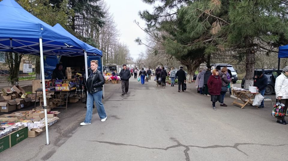 В поселке Старобешево прошла выездная торговая ярмарка В поселке Старобешево прошла выездная торговая ярмарка
