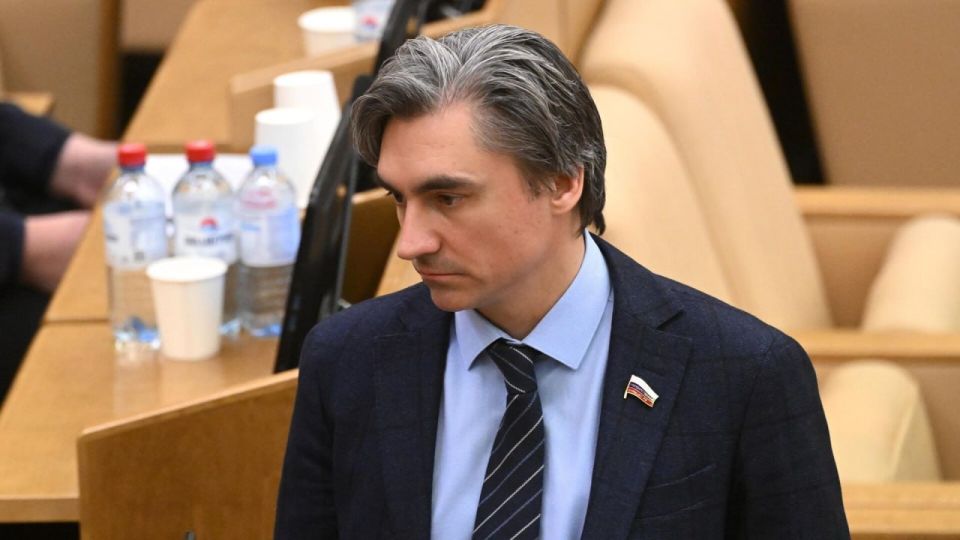 Александр Юнашев: Решил подводить не только новостные итоги дня в традиционных дайджестах, но и рассказывать о самых ярких событиях и высказываниях месяца Александр Юнашев: Решил подводить не только новостные итоги дня в традиционных дайджестах, но и рассказывать о самых ярких событиях и высказываниях месяца