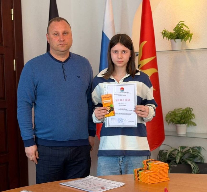 Единство в творчестве. 2026 год объявлен в нашей стране Годом единства народов России, и наши ребята уже вовсю проявляют свои таланты в этой важной теме! Сегодня, 1 апреля, Председатель Торезского городского совета Александр... Единство в творчестве. 2026 год объявлен в нашей стране Годом единства народов России, и наши ребята уже вовсю проявляют свои таланты в этой важной теме! Сегодня, 1 апреля, Председатель Торезского городского совета Александр...