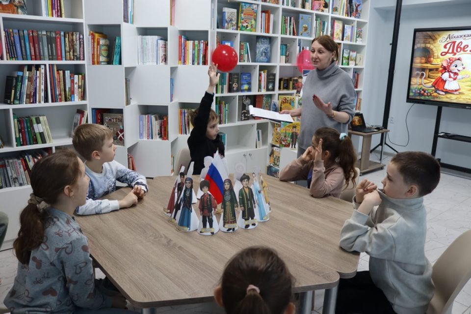 Книжная эстафета «Читаем друг другу, читаем по кругу» Книжная эстафета «Читаем друг другу, читаем по кругу»