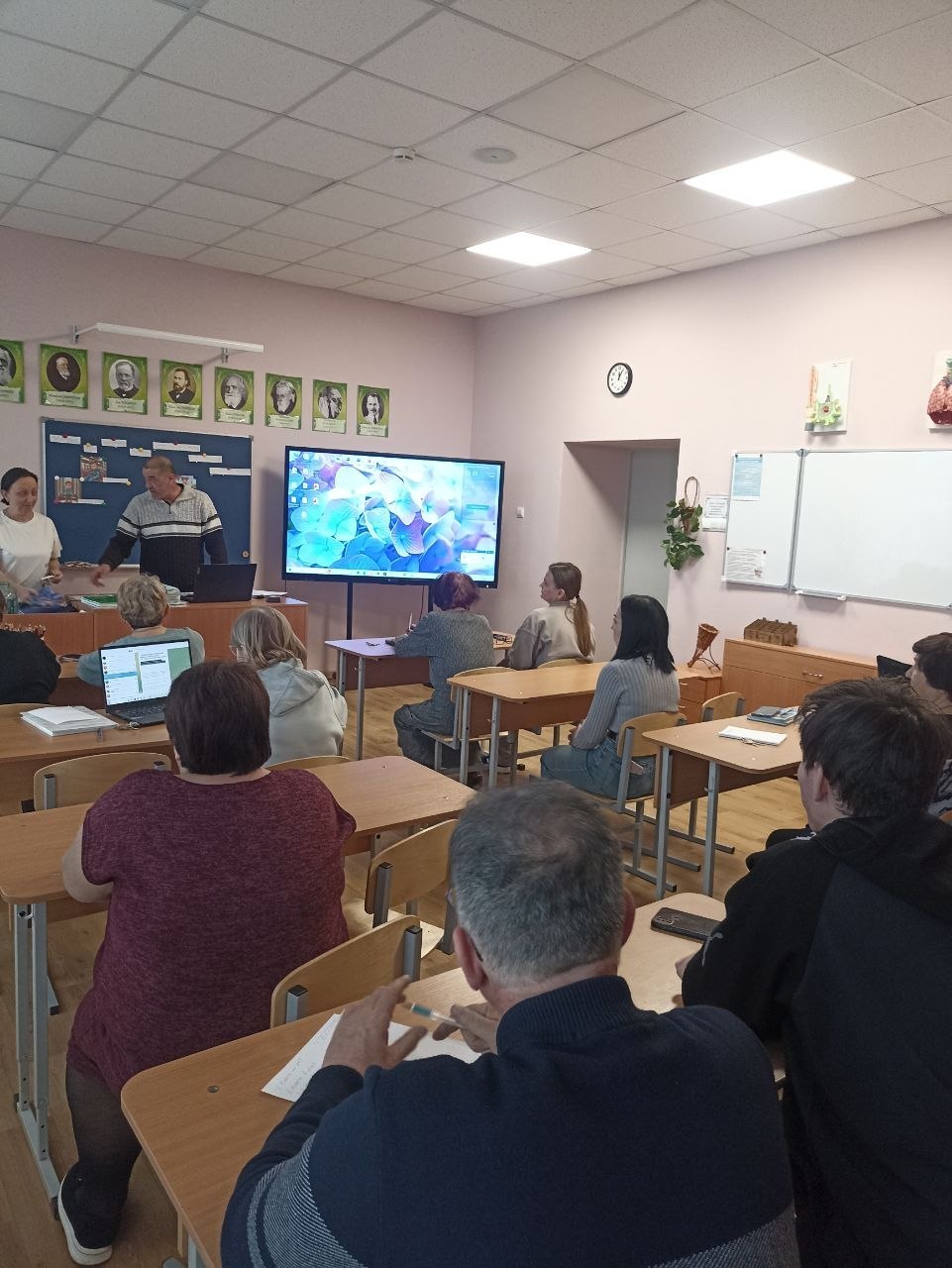 Сегодня начальник Староигнатьевского территориального отдела провел встречу с коллективом ГБОУ "Староигнатьевская школа" Сегодня начальник Староигнатьевского территориального отдела провел встречу с коллективом ГБОУ "Староигнатьевская школа"