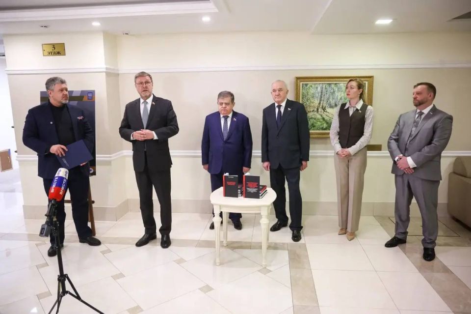 Сенатор Никонорова приняла участие в открытии выставки о преступлениях ВСУ Сенатор Никонорова приняла участие в открытии выставки о преступлениях ВСУ
