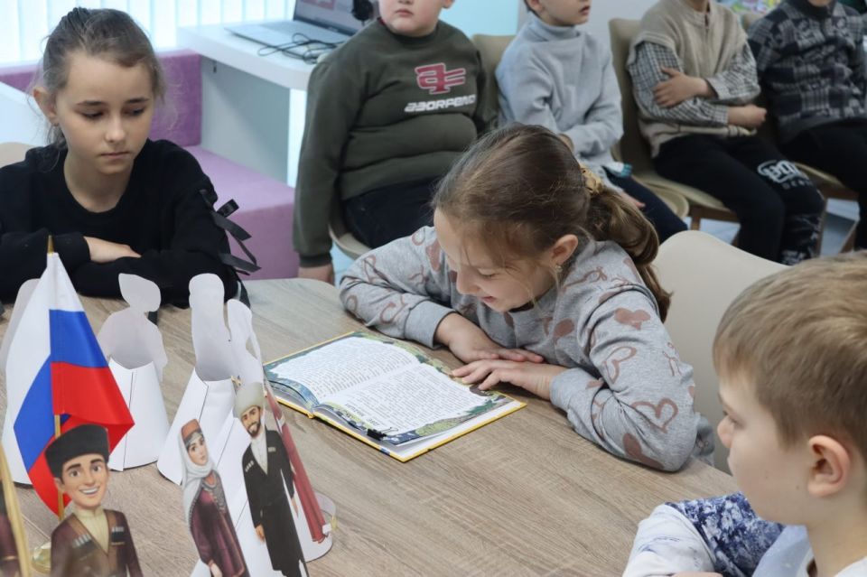 Книжная эстафета «Читаем друг другу, читаем по кругу» Книжная эстафета «Читаем друг другу, читаем по кругу»