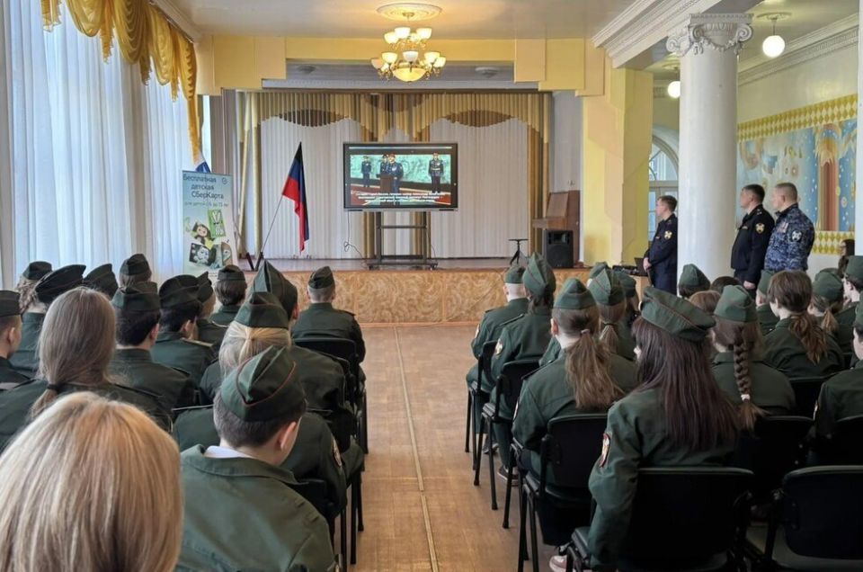 Лекции о противодействии терроризму и мошенничеству провели росгвардейцы в ДНР