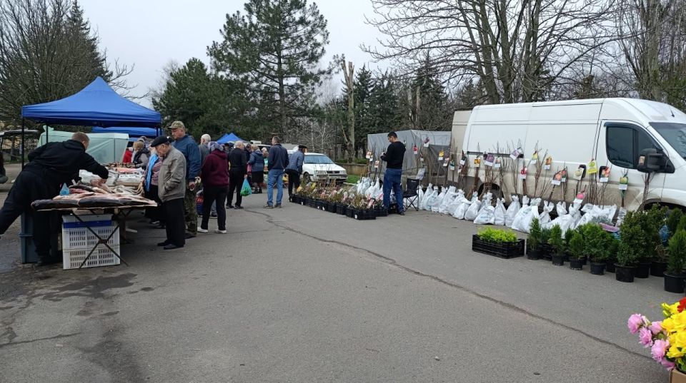 В поселке Старобешево прошла выездная торговая ярмарка В поселке Старобешево прошла выездная торговая ярмарка