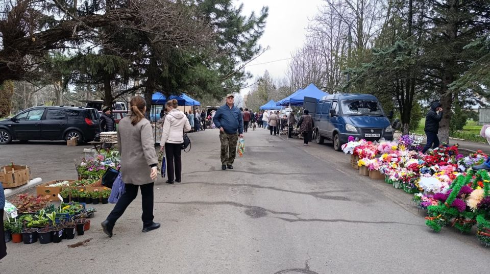 В поселке Старобешево прошла выездная торговая ярмарка В поселке Старобешево прошла выездная торговая ярмарка