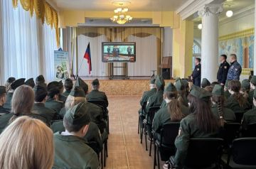 Лекции о противодействии терроризму и мошенничеству провели росгвардейцы в ДНР