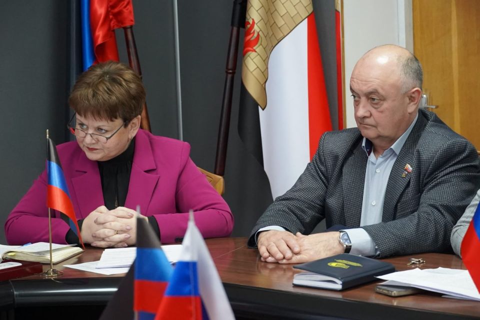 Состоялось рабочее совещание в рамках партийного проекта Единой России «Донбасс — наш дом» Состоялось рабочее совещание в рамках партийного проекта Единой России «Донбасс — наш дом»
