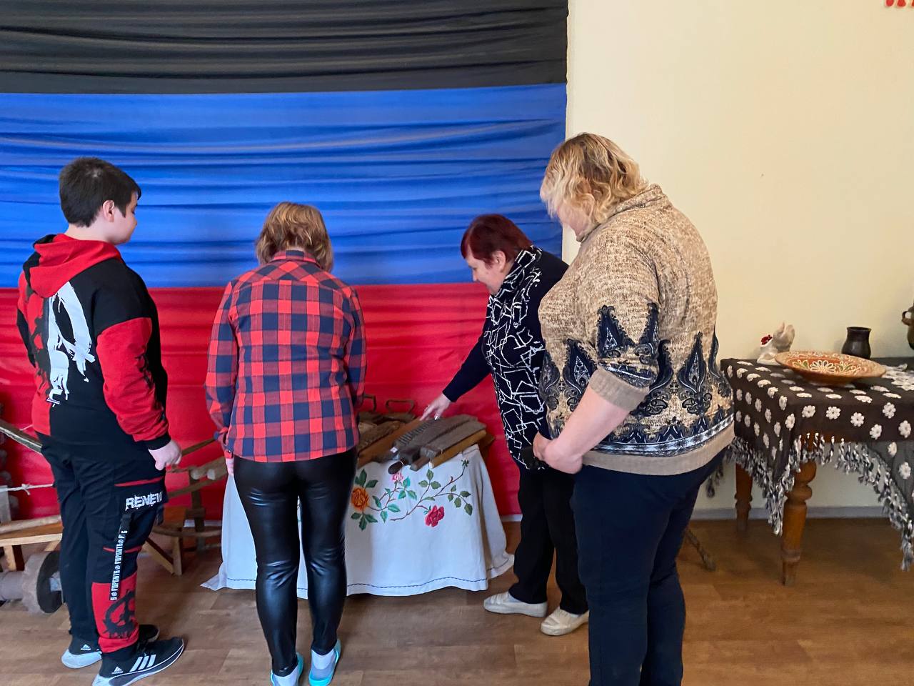 Выставка «Мир старинных вещей» Выставка «Мир старинных вещей»