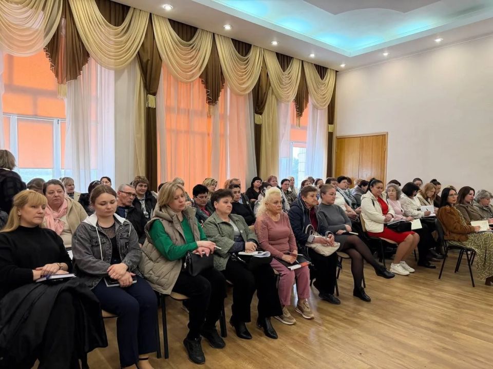Татьяна Литвиненко провела встречу с жителями Тельмановского муниципального округа Татьяна Литвиненко провела встречу с жителями Тельмановского муниципального округа