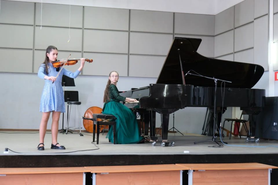 Учащиеся енакиевской музыкальной школы им. Чайковского выступили в Ленобласти