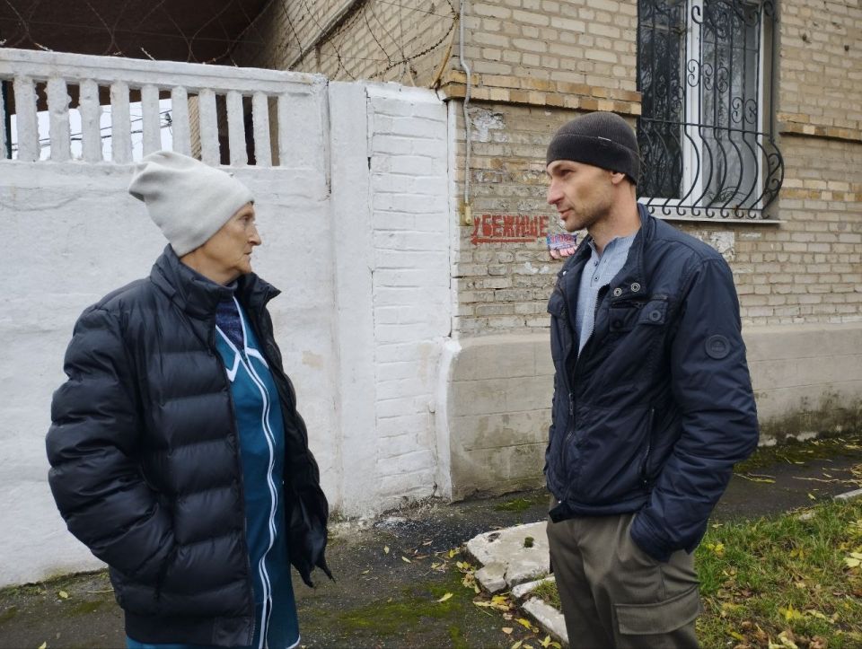 Депутат Иловайского городского совета Жила Артем Александрович провёл встречу с жителями, на которой обсудили вопрос замены пенсионных удостоверений на удостоверения российского образца